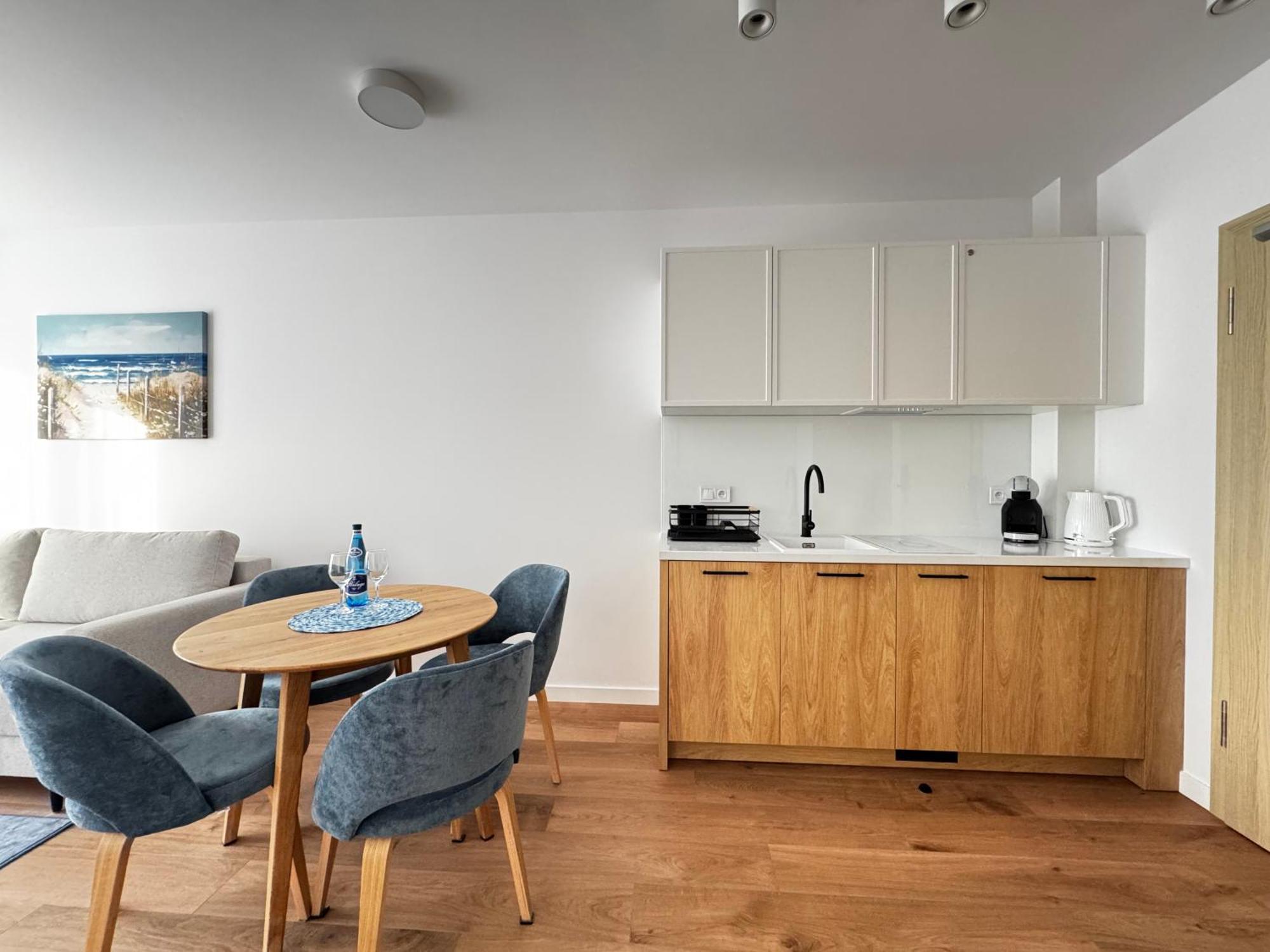 Aparthotel Anchoria Holiday Honest-Serwis Mechelinki Rum bild